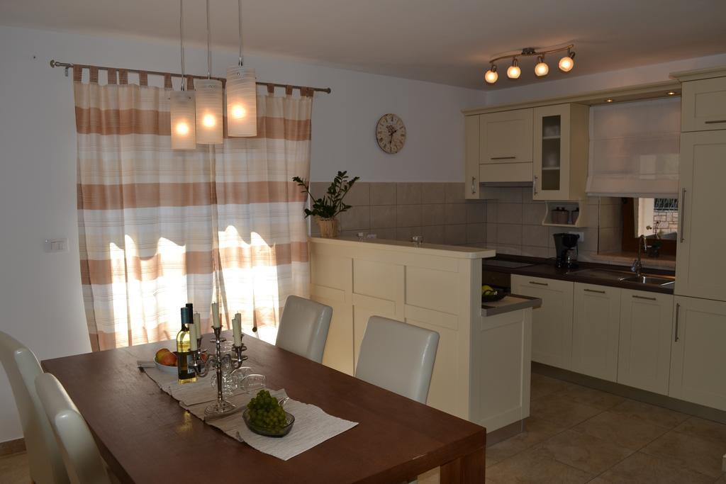 Holiday Home Mate Tinjan Oda fotoğraf